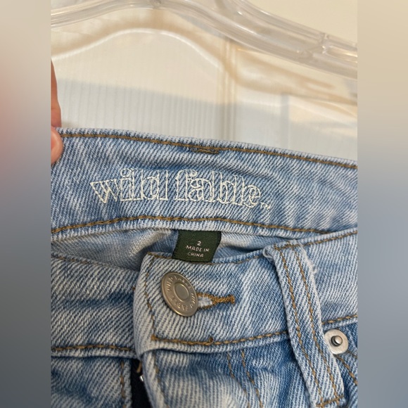 Wild Fable Cut off Jean Shorts Light Wash Distressed Size 2 - Picture 5 of 5